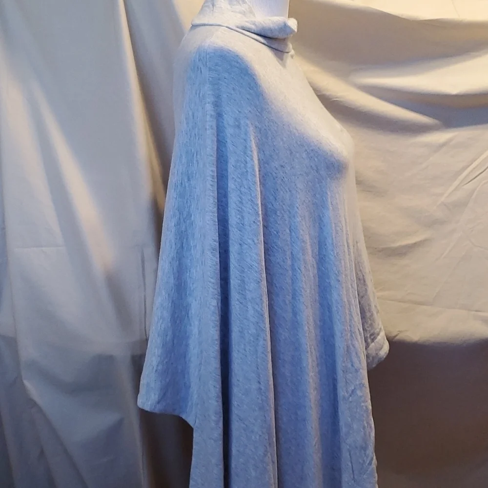 Lou & Grey Poncho SZ SM - Picture 2 of 3